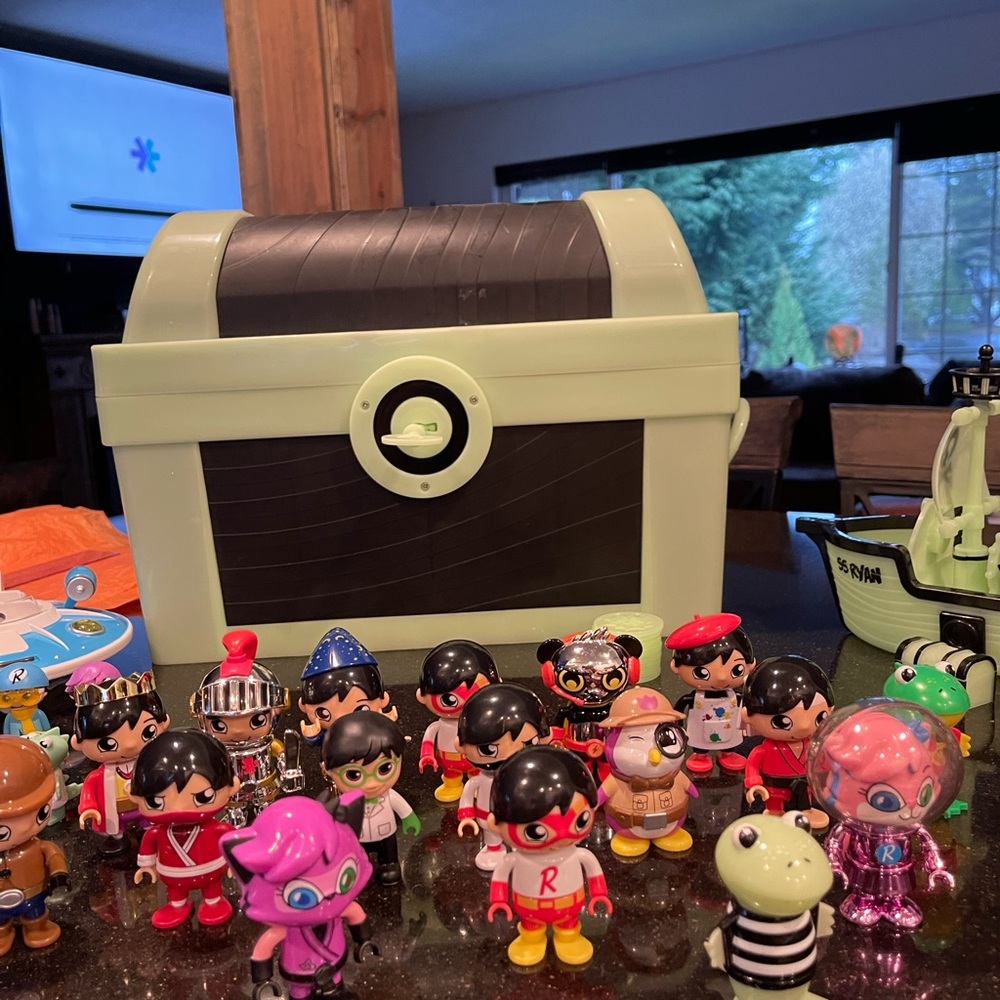 Glow in dark Ryans world treasure chest pack & several others.